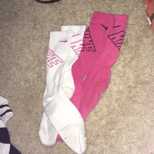 2 pairs of nike socks